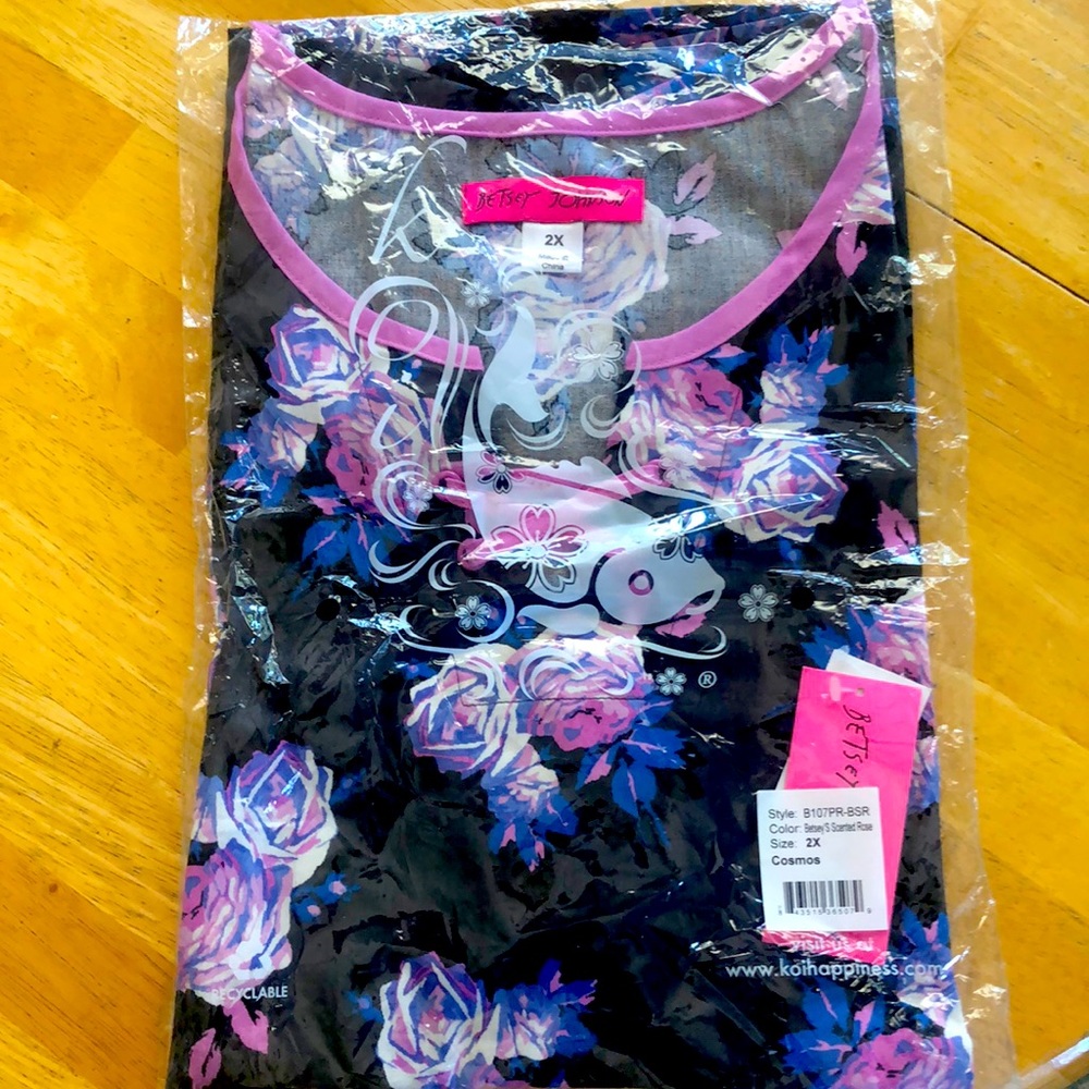 Betsy Johnson Scrub Top Size 2X. New still in packaging.